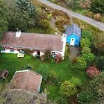 The Rockhouse - Cosy Stone Built Thatch Cottage