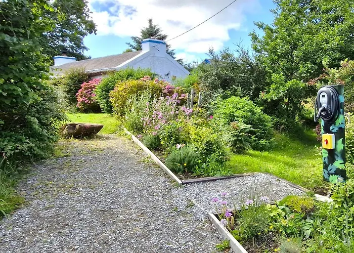 The Rockhouse - Cosy Stone Built Thatch Cottage