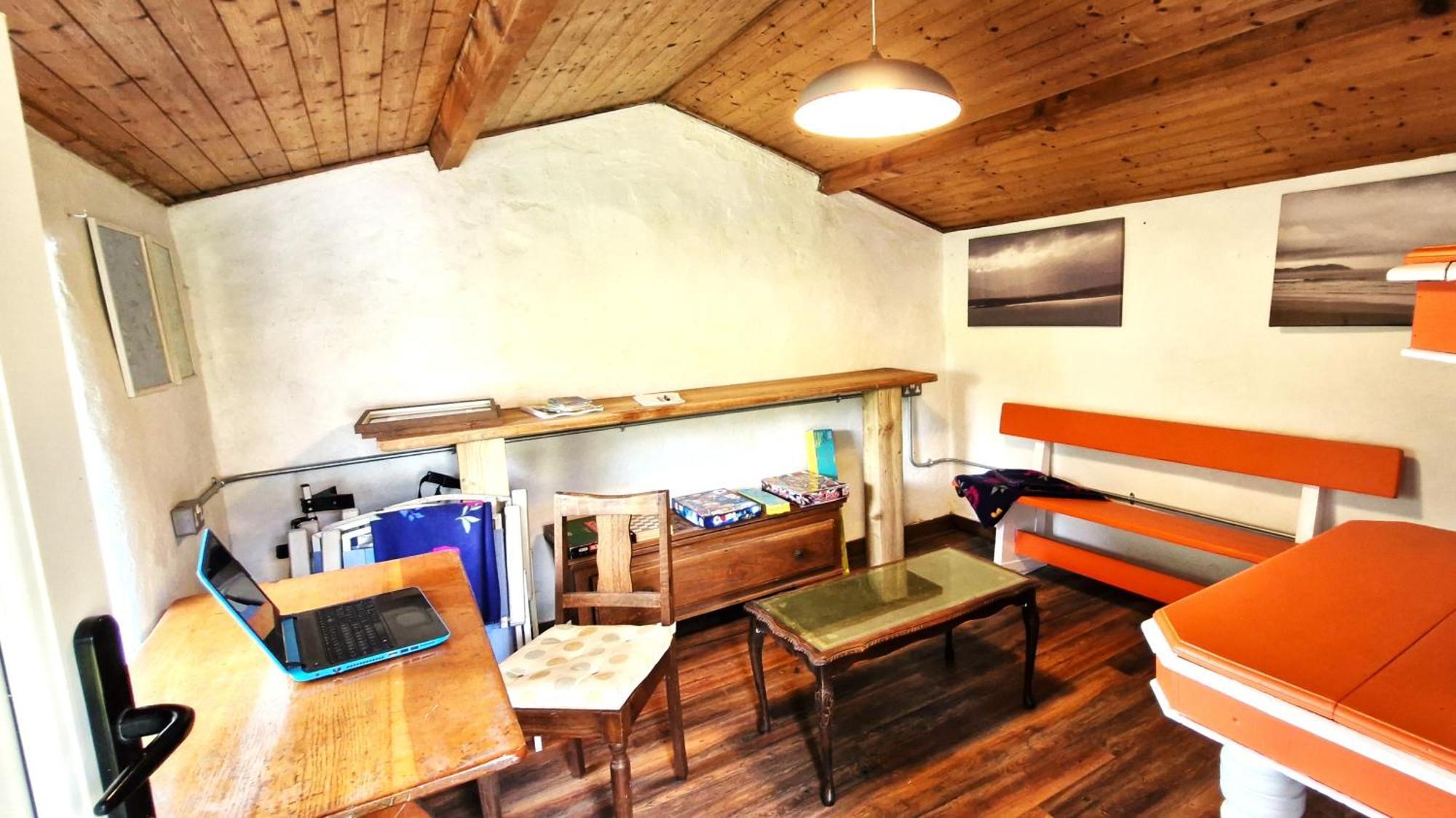 The Rockhouse - Cosy Stone Built Thatch *