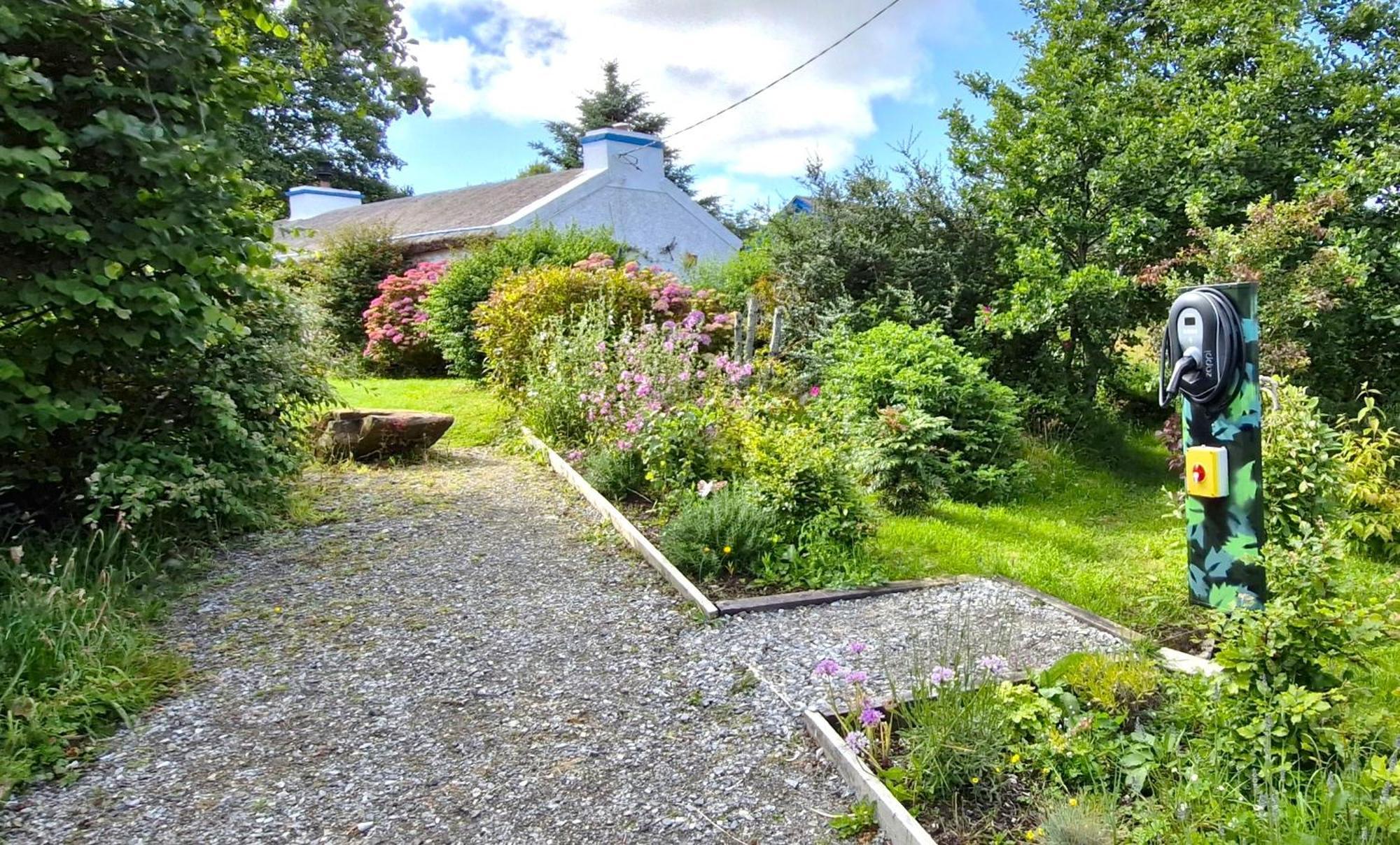 The Rockhouse - Cosy Stone Built Thatch Dungloe